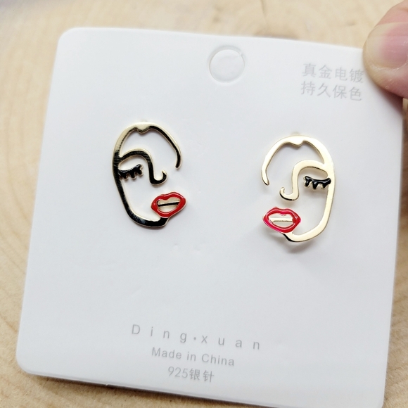 Brand New Gold Plated Woman Face Earrings - Picture 2 of 5